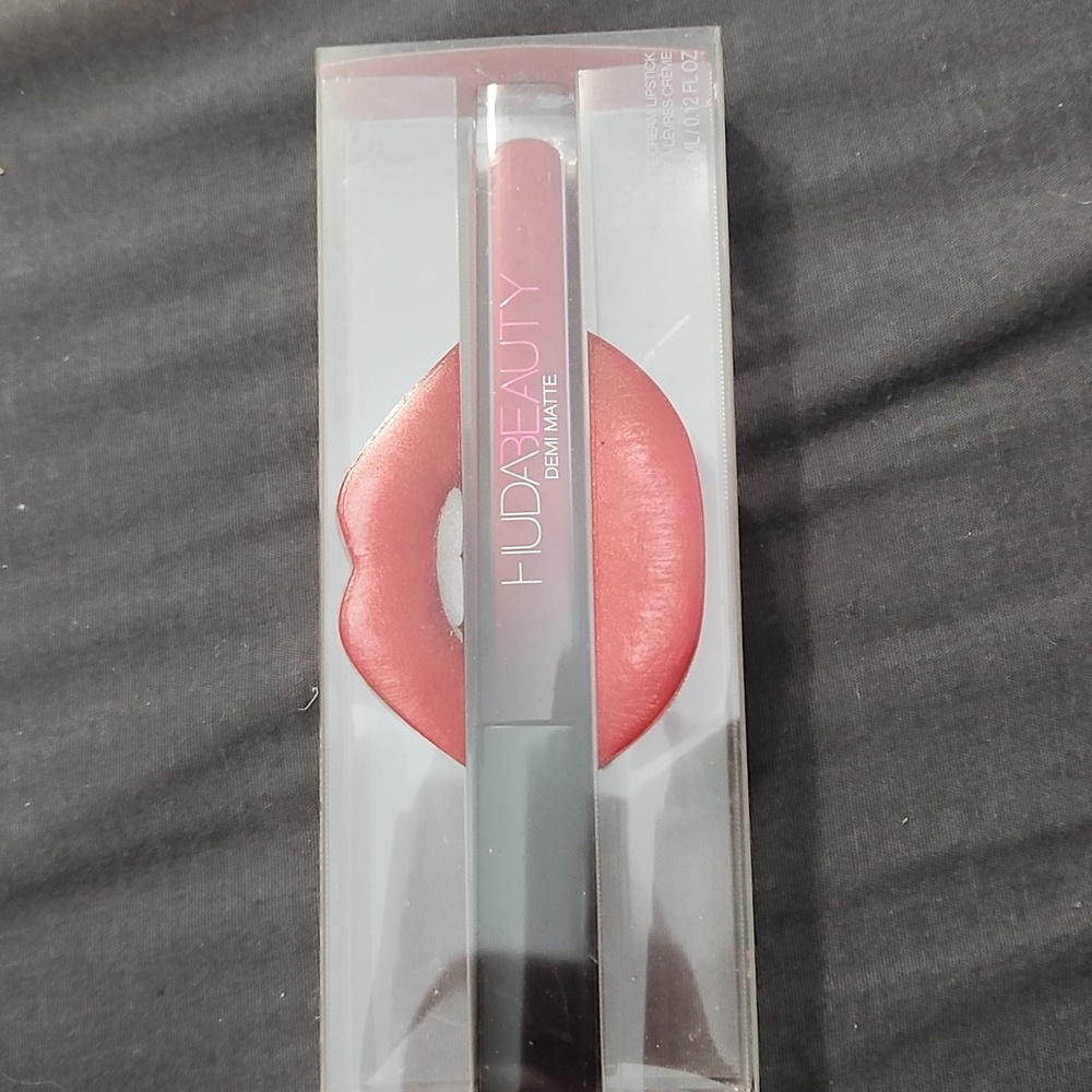 Huda Beauty Demi Matte Cream Lipstick